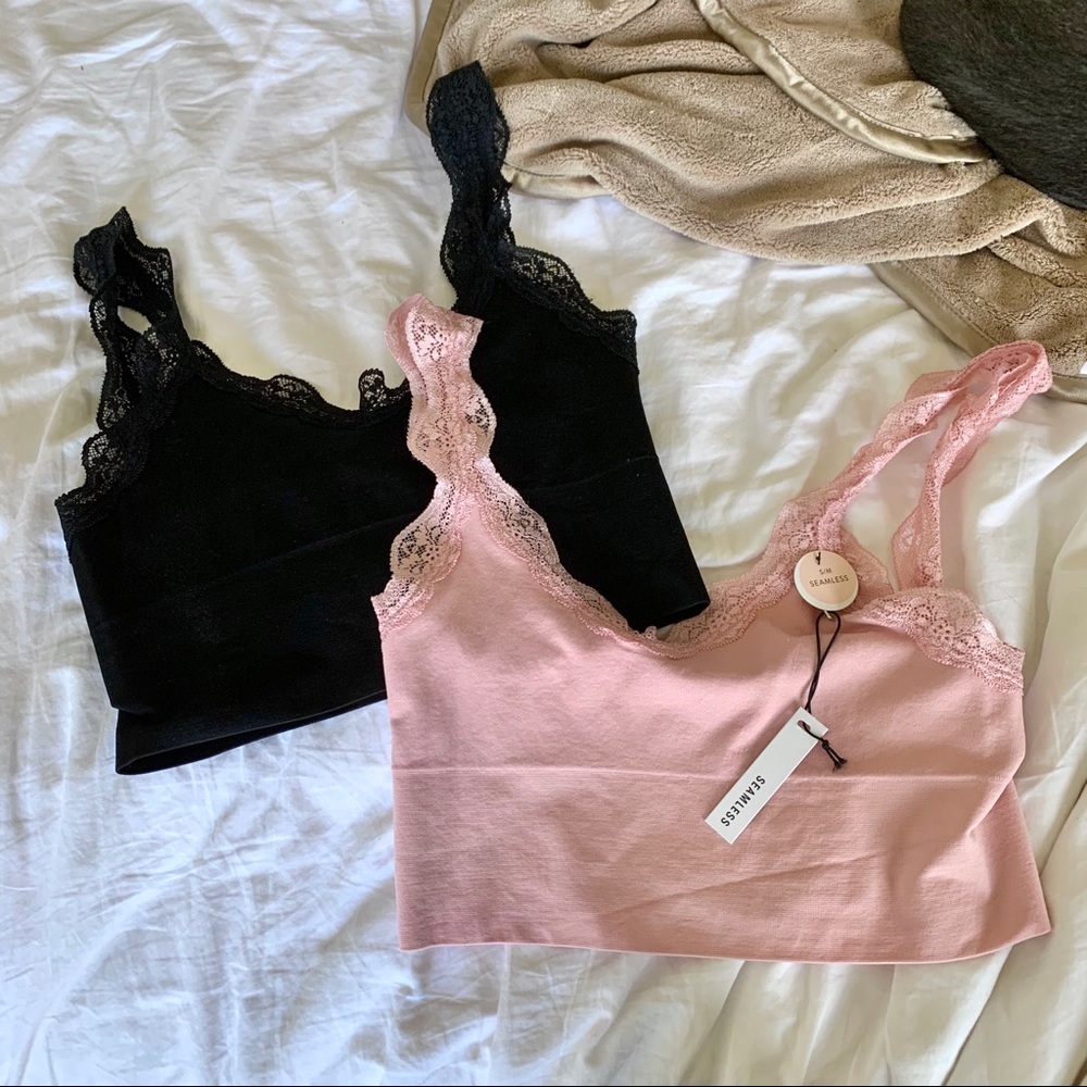 Black/pink seamless lace bralettes